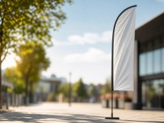 Drapeau oriflamme, l’outil publicitaire qui capte tous les regards